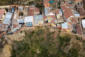 Những ngôi nhà thách thức thần chết ở Bolivia