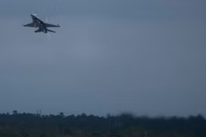 Một chiếc F-16 được cải tiến theo chương trình VENOM. 
