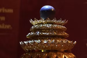 ‘Ngôi sao tím’ khổng lồ ở Sri Lanka trị giá 300-400 triệu USD gây chấn động