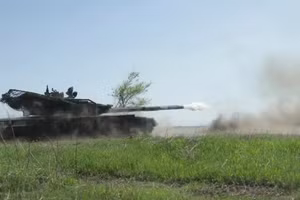 Đòn xóa sổ 20 xe chiến đấu, pháo M777, tập kích sân bay quân sự