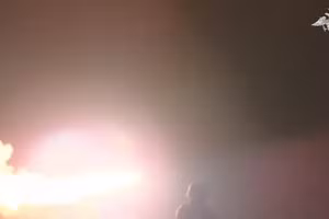 Hỏa lực đánh sập loạt kho đạn, radar phản pháo và trạm tác chiến