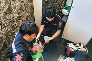 Chấn động: Phát hiện bé sơ sinh sống sót kỳ diệu trong bồn nước nhà vệ sinh