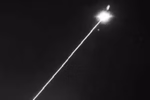 Một vũ khí laser đang hoạt động. Ảnh: Wikimedia Commons