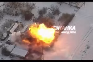 Tên lửa siêu vượt âm Kinzhal khai hỏa, loạt mục tiêu bị thiêu rụi