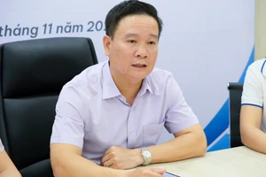 Nhà báo Nguyễn Tiến Bình, Phó Chủ tịch Hiệp hội Các trường đại học, cao đẳng Việt Nam, Tổng Biên tập Tạp chí điện tử Giáo dục Việt Nam phát biểu tại buổi lễ phát động. (Ảnh: Phạm Thi)