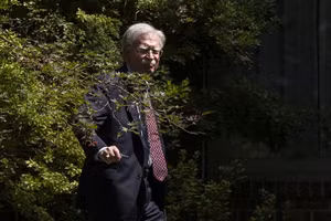 Ông Bolton từng là cố vấn an ninh quốc gia dưới thời Tổng thống Donald Trump ở nhiệm kỳ trước, nhưng sau đó trở thành người chỉ trích mạnh mẽ ông Trump.