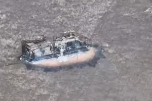 Tên lửa Kinzhal khai hỏa, hàng trăm khí tài bị xóa sổ, Su-27 rơi