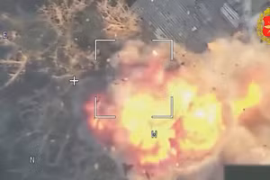 Hỏa lực dồn dập nhiều hướng, thiêu rụi loạt pháo binh và xe bọc thép