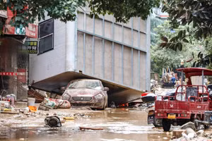 Mưa lớn ở Trung Quốc gây chết người khiến hàng nghìn dân sơ tán