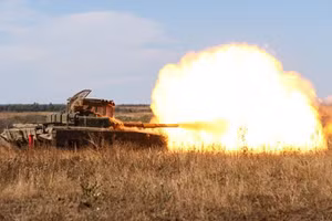 Hỏa lực trút xuống, loạt xe bọc thép và kho đạn bị xóa sổ