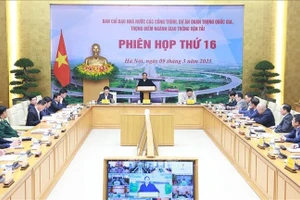 Thủ tướng Phạm Minh Chính chủ trì Phiên họp thứ 16 Ban Chỉ đạo các công trình trọng điểm ngành giao thông. (Ảnh: Dương Giang/TTXVN) 