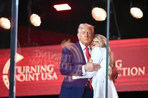 Vợ Charlie Kirk tuyên bố tha thứ cho nghi phạm sát hại chồng trước 60.000 người