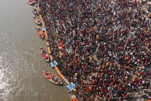 Hàng triệu tín đồ Hindu tắm thánh sau vụ giẫm đạp kinh hoàng