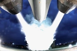 Video hiếm hoi về thử nghiệm bom xuyên bê tông của Su-30