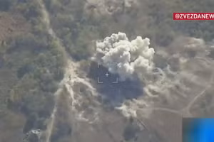 Khoảnh khắc Iskander-M dội trúng vị trí HIMARS