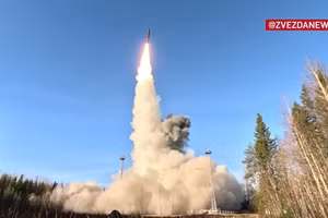 Xem tên lửa Yars và Sineva đồng loạt khai hỏa
