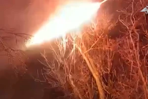 Hỏa lực bất ngờ phá hủy bệ phóng APR-40, HIMARS và xưởng UAV