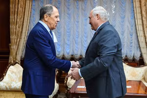 Ngoại trưởng Nga Sergei Lavrov và Tổng thống Belarus Alexander Lukashenko.