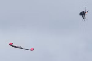 Màn không chiến hiếm có giữa 2 chiếc drone tại Fort Rucker