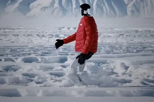 Video robot xác lập kỷ lục thế giới đi bộ 130.000 bước trong giá lạnh -47,4°C