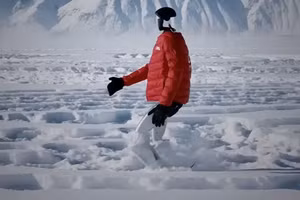 Video robot xác lập kỷ lục thế giới đi bộ 130.000 bước trong giá lạnh -47,4°C