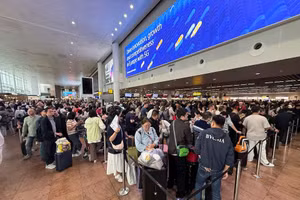 Hành khách chờ đợi tại sân bay Brussels, sau khi một cuộc tấn công mạng vào nhà cung cấp dịch vụ cho hệ thống làm thủ tục và lên máy bay làm gián đoạn hoạt động tại một số sân bay lớn ở châu Âu, tại Zaventem gần Brussels, Bỉ ngày 20/9. Ảnh: REUTERS