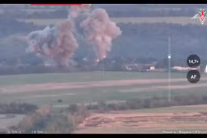 Hỏa lực khốc liệt thiêu rụi loạt xe bọc thép, pháo tự hành 