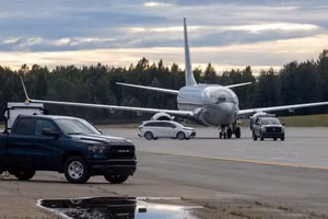 Một máy bay C-40A Clipper của Thủy quân Lục chiến Hoa Kỳ chuẩn bị cho quân nhân và thiết bị xuống trong Cuộc tập trận Arctic Edge 2025 tại Căn cứ chung Elmendorf-Richardson, Alaska, ngày 8/8. Ảnh: Thủy quân Lục chiến Hoa Kỳ / Hạ sĩ Grant Schirmer