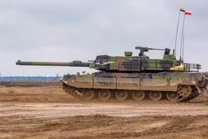 Xe tăng K2 của Ba Lan đang diễn tập trên trường bắn