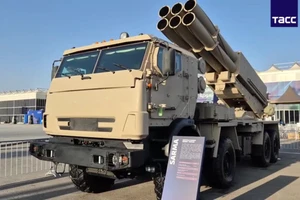 Hệ thống Sarma 300mm và xe chiến đấu BTR-22 lần đầu ra mắt quốc tế