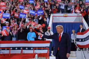 Chùm ảnh sự lạc quan của ông Trump và bà Harris trong cuộc bầu cử sít sao