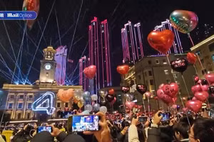 Chùm ảnh Vũ Hán rực rỡ đón Tết sau 5 năm tơi bời vì Covid-19