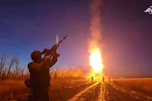 Tên lửa Kinzhal và UAV trút đòn xuống sân bay quân sự và trung tâm trinh sát