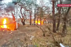 Cảnh drone FPV thiêu rụi loạt xe chiến đấu bộ binh gần Kupyansk