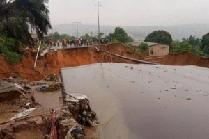 Hình ảnh lũ dữ bất ngờ khiến hơn 100 người chết ở Congo