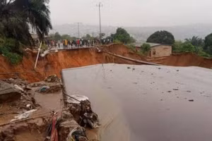 Hình ảnh lũ dữ bất ngờ khiến hơn 100 người chết ở Congo