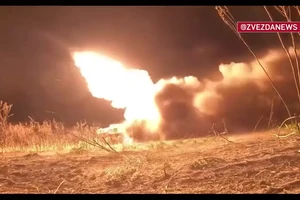 Xem Tornado-S bắn trúng điểm triển khai quân tạm thời ở cự ly 100 km