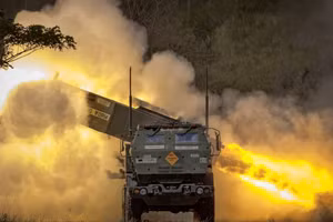 Hỏa lực đánh sập loạt kho đạn, phá hủy xe Grad MLRS và xe bọc thép MaxxPro