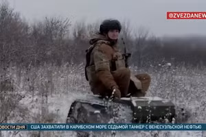 Video phóng viên thử đi xe robot chạy điện chở đạn ra tiền tuyến