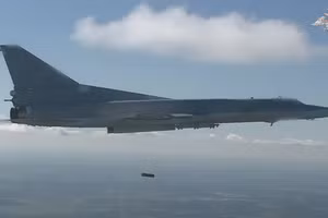 Xem tổ lái Tu-22M3 thả bom trong Zapad-2025
