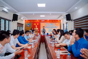 Lễ phát động và ký kết cuộc thi Vũ Đài Trí Tuệ - Nghe An’s High School Battle.