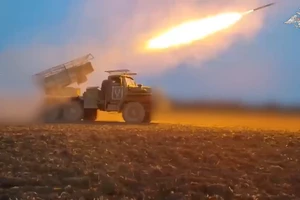 Đòn chính xác xóa sổ loạt xe chiến đấu, pháo và kho đạn