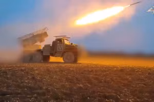 Đòn chính xác xóa sổ loạt xe chiến đấu, pháo và kho đạn