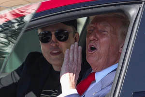 Mối quan hệ giữa tỷ phú Elon Musk và Tổng thống Trump qua ảnh