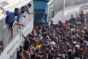 Cuộc đoàn tụ lịch sử: Nước mắt vỡ òa khi con tin từ Gaza trở về Israel