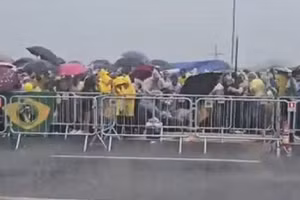 Khoảnh khắc 72 người bị sét đánh khi tham gia mít tinh