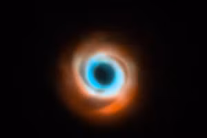 Ngôi sao HD 135344B có một hoa văn xoắn ốc đặc biệt, mà các nhà thiên văn tin rằng được tạo ra bởi một hành tinh trẻ bắt đầu làm xáo trộn đám mây khí và bụi đang quay quanh các ngôi sao trẻ.