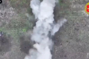 Đòn tập kích cơ sở năng lượng phụ vụ quân đội, loạt kho đạn bị đánh sập