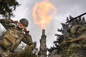 Pháo binh Nga bắn vào các vị trí của Ukraine ở Donbass, ngày 29/9. Ảnh: Stanislav Krasilnikov / Sputnik