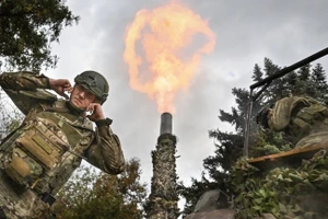 Pháo binh Nga bắn vào các vị trí của Ukraine ở Donbass, ngày 29/9. Ảnh: Stanislav Krasilnikov / Sputnik